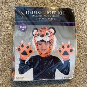 Deluxe Tiger Kit child hood & gloves